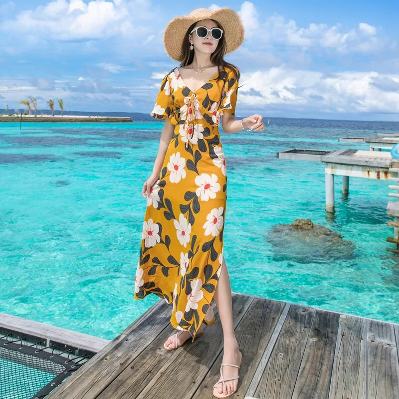 Váy hoa dịu dàng đi biển cho người thấp
