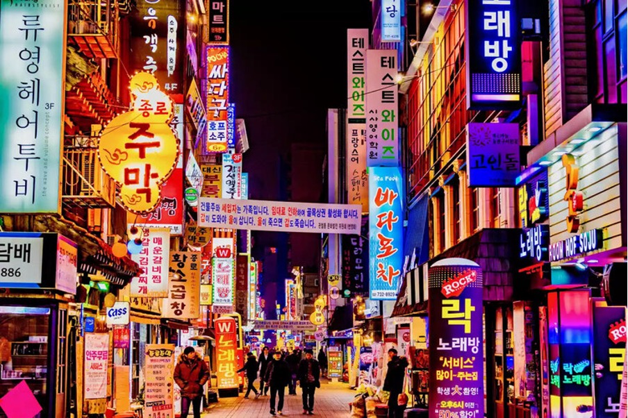 Phố tây Itaewon sôi động